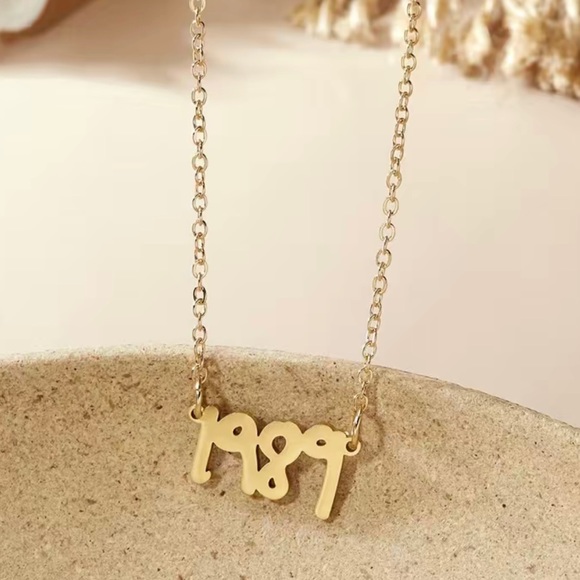 1989 Taylor Swift Necklace - Picture 2 of 3
